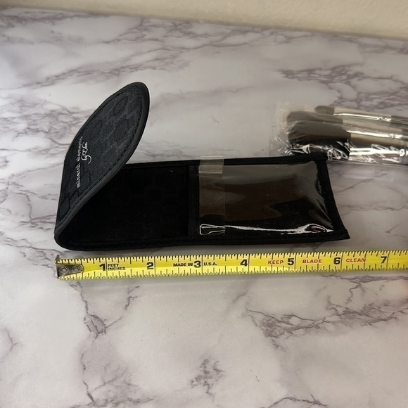 Mineral Elements by Eden Makeup Brush Kit - Picture 7 of 8